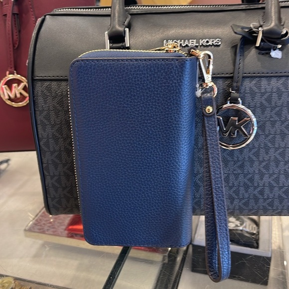 Michael Kors Jet Set Travel Lg Flat Multifunctional Phone Case-Wristlet-Wallet - Picture 16 of 16